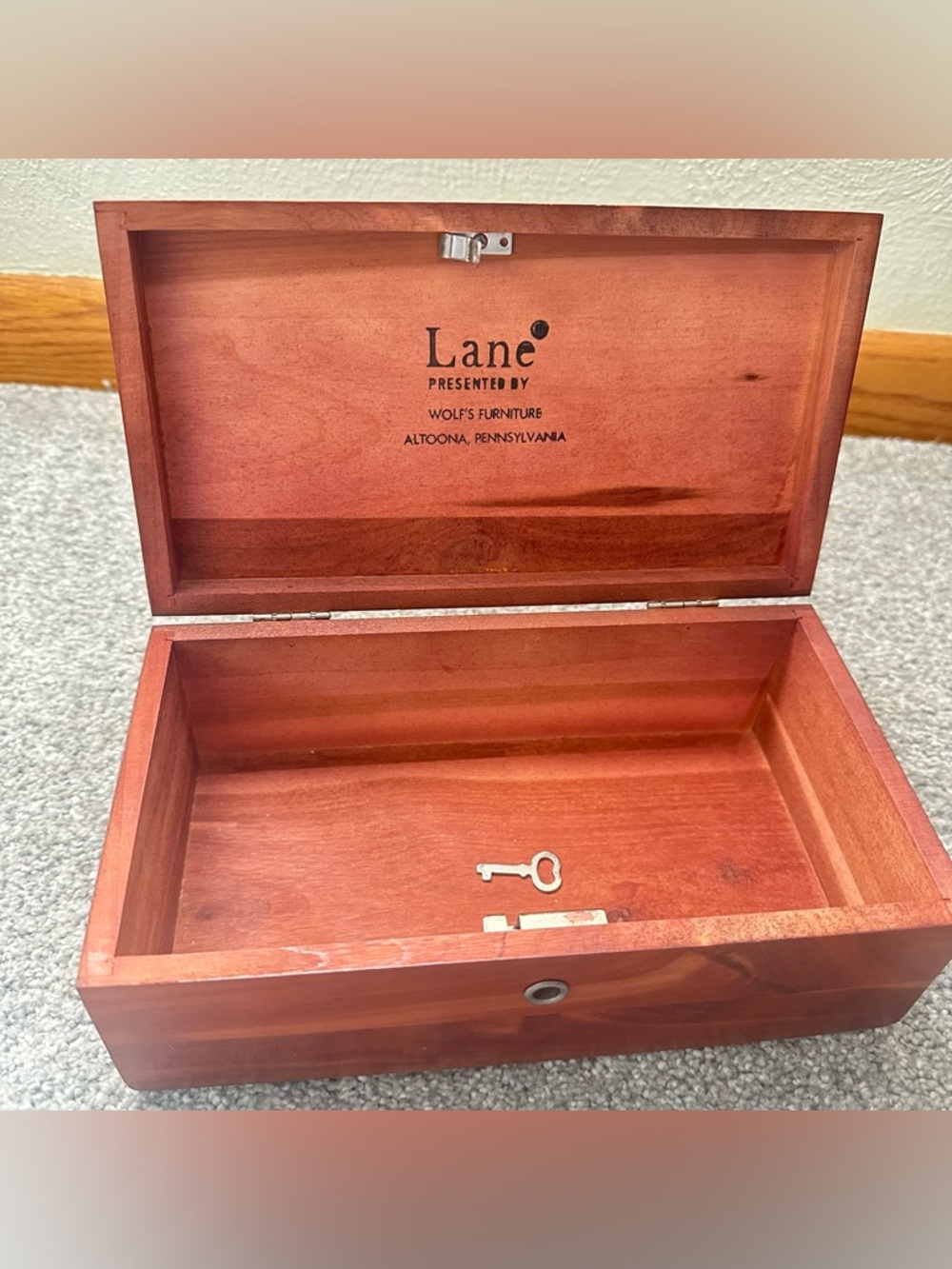 Vintage Lane Miniature Cedar Chest / Keepsake Box / Trinket Box With Key